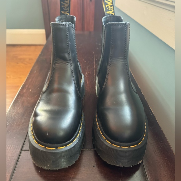 Dr. Martens 2976 Smooth Leather Platform Chelsea Boots Women’s Size 8 - Picture 3 of 10